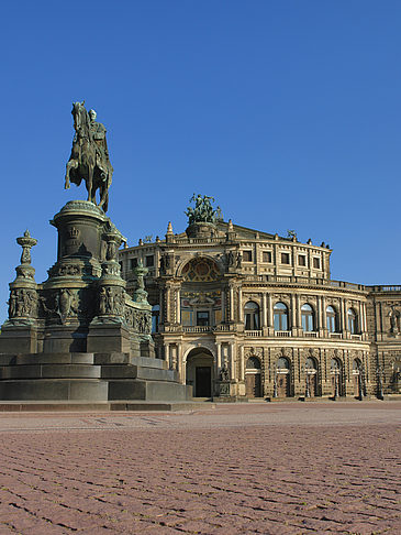 Fotos Semperoper mit Statue