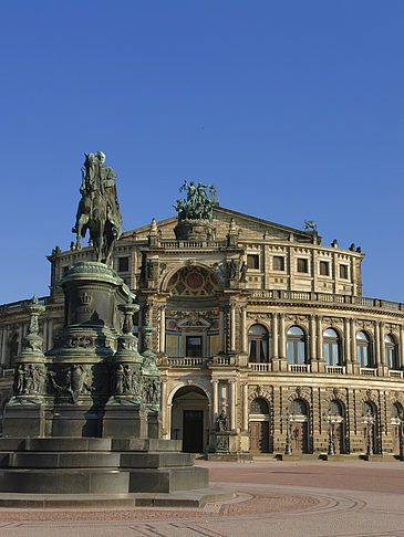 Fotos Semperoper mit Statue