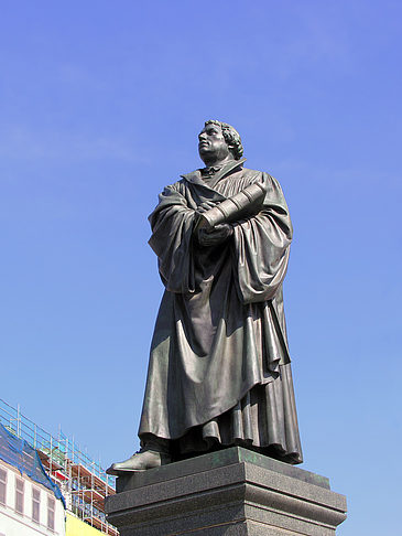 Martin Luther Denkmal an der Frauenkirche Foto 