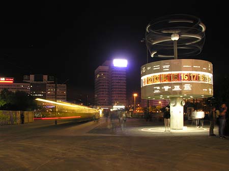 Fotos Weltzeituhr bei Nacht | Berlin