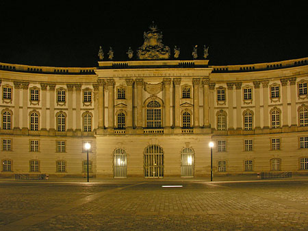 Alte Bibliothek am Bebelplatz bei Nacht Foto 