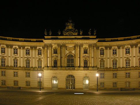 Foto Alte Bibliothek am Bebelplatz bei Nacht - Berlin