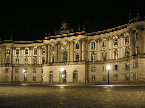 Alte Bibliothek am Bebelplatz bei Nacht