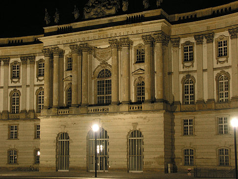 Foto Alte Bibliothek am Bebelplatz bei Nacht - Berlin