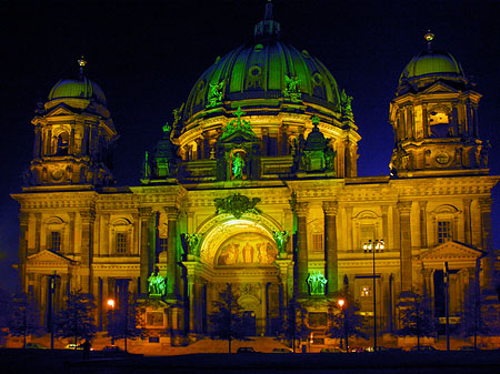 Foto Berliner Dom bei Nacht - Berlin