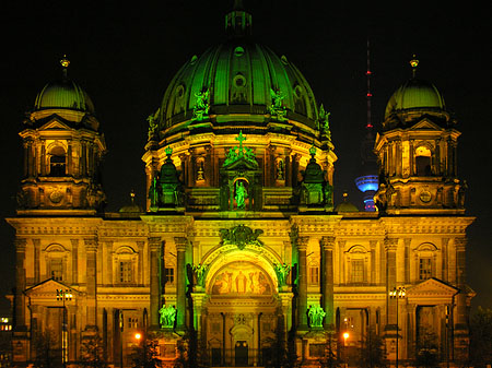 Berliner Dom bei Nacht