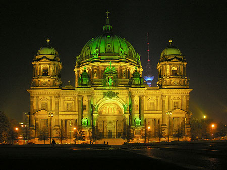 Foto Berliner Dom bei Nacht