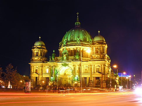 Foto Berliner Dom bei Nacht - Berlin