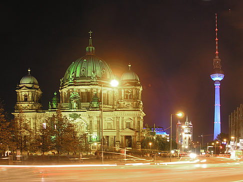 Foto Berliner Dom bei Nacht - Berlin