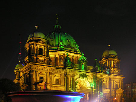 Foto Berliner Dom bei Nacht - Berlin