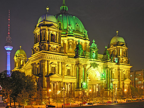 Foto Berliner Dom bei Nacht - Berlin
