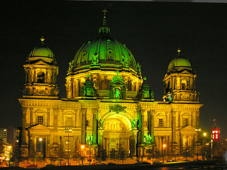 Foto Berliner Dom bei Nacht