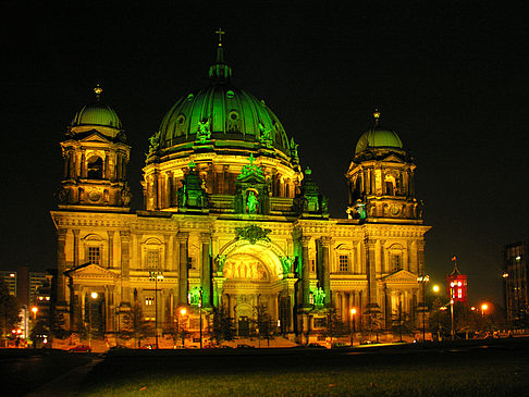 Berliner Dom bei Nacht
