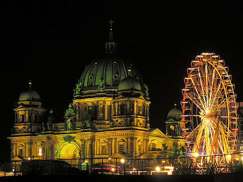 Berliner Dom bei Nacht