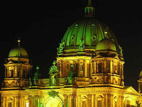 Berliner Dom bei Nacht