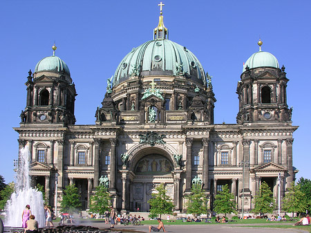 Berliner Dom mit Lustgarten Foto 