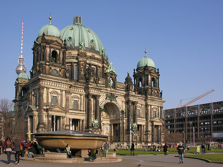 Foto Dom und Suppenschüssel