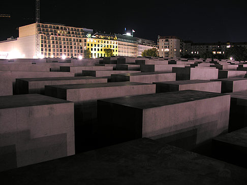 Foto Holocaust Mahnmal bei Nacht