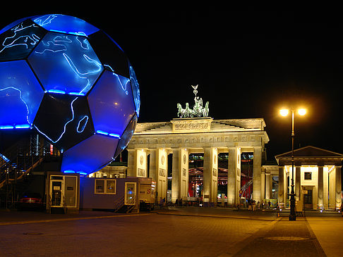 Brandenburger Tor bei Nacht Fotos
