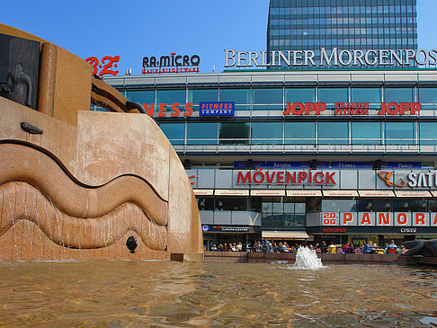 Weltkugelbrunnen
