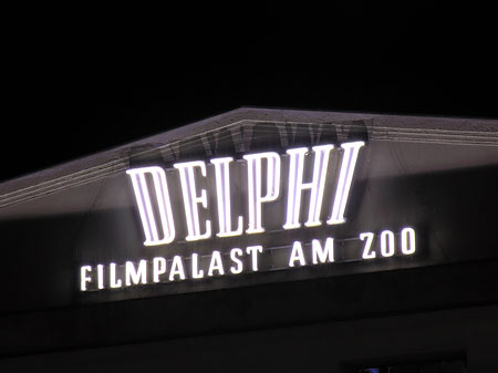 Filmpalast Delphi bei Nacht Foto 