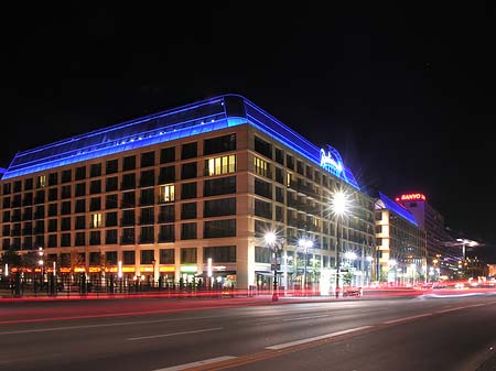 Radisson bei Nacht Fotos