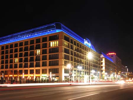 Radisson bei Nacht