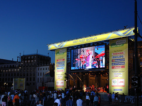 Foto Fanfest bei Nacht
