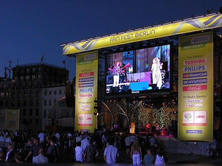 Fanfest bei Nacht Fotos