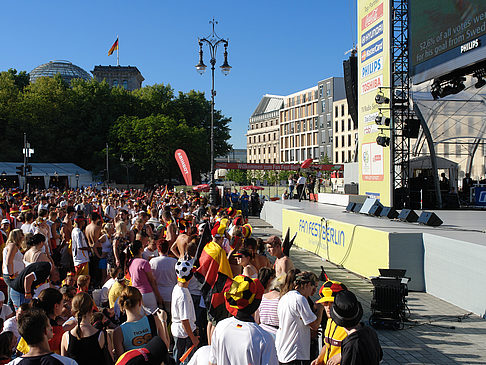 Foto Bühne auf dem Fanfest
