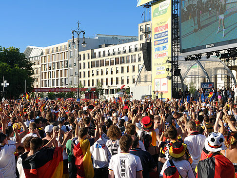 Foto Bühne auf dem Fanfest