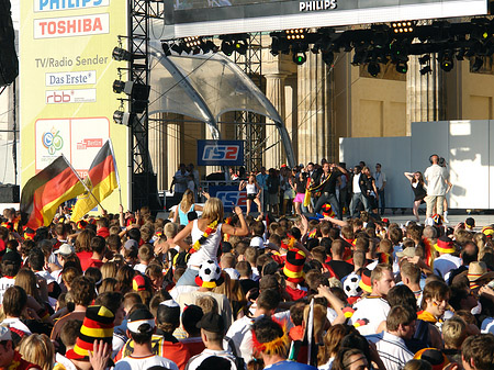 Bühne auf dem Fanfest Fotos