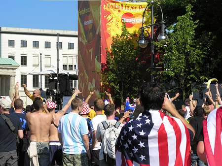 Fotos Fans am Brandenburger Tor | Berlin