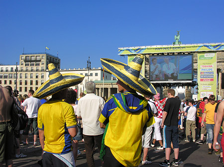 Fans am Brandenburger Tor Fotos