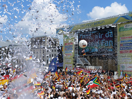 Fotos Konfetti Parade - Nationalmannschaft