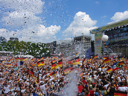 Foto Konfetti Parade - Nationalmannschaft