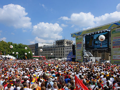 Leinwand und Fans Fotos