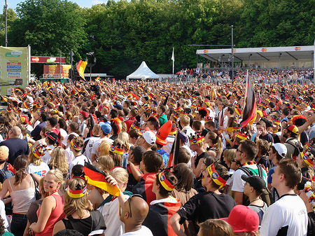 Foto Fanfest - Menchenmasse - Berlin