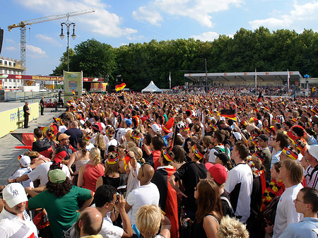 Fotos Fanfest - Menchenmasse | Berlin