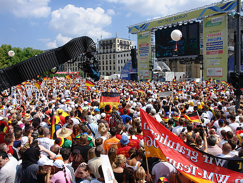 Fanfest - Menchenmasse Fotos