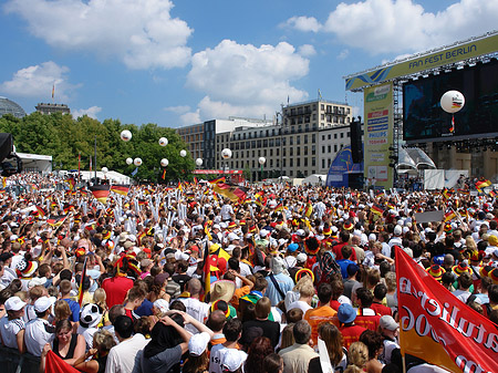 Fanfest - Menchenmasse Foto 