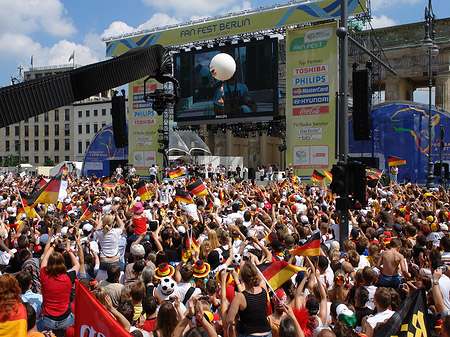 Fanfest - Menchenmasse Fotos