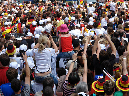 Fanfest - Menchenmasse Fotos