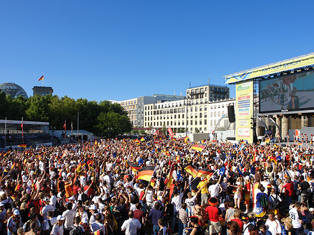 Fanmeile am Reichstag Fotos