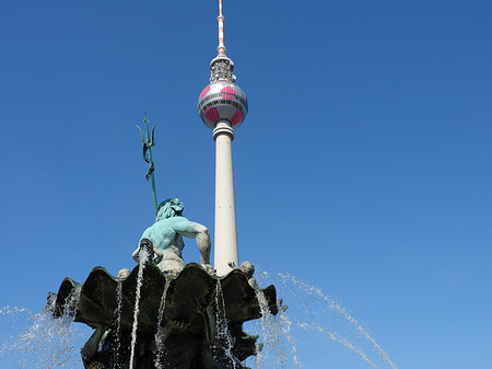 Fotos Fernsehturm mit Neptunbrunnen | Berlin