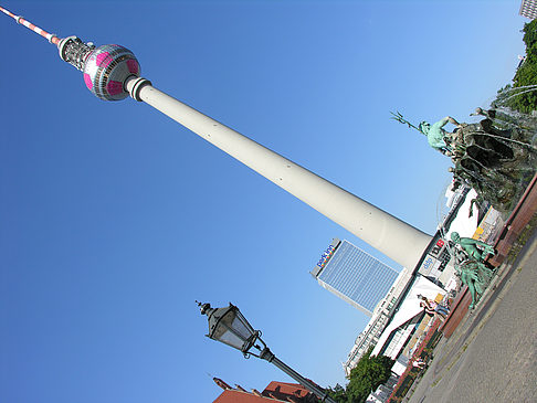 Fotos Fernsehturm mit Neptunbrunnen | Berlin