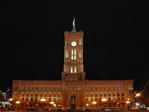 Rotes Rathaus am Abend