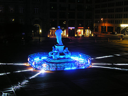 Schillerbrunnen Fotos