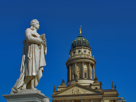 Schillerdenkmal mit dem Französischen Dom Fotos
