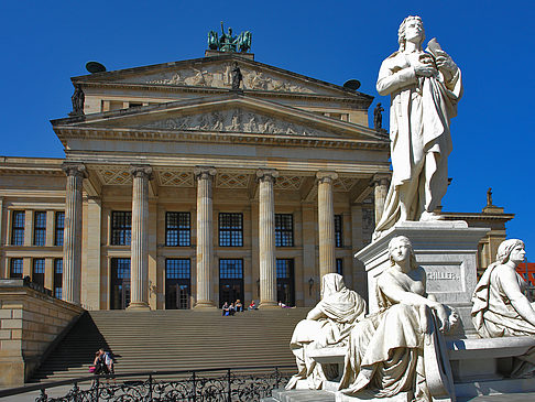 Schillerdenkmal mit Konzerthaus Fotos